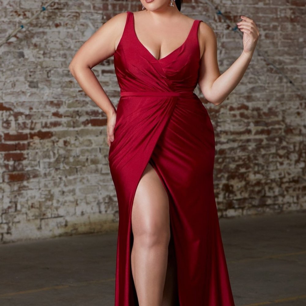 Plus Size V-Neck Sleeveless Leg Slit Dress CD157